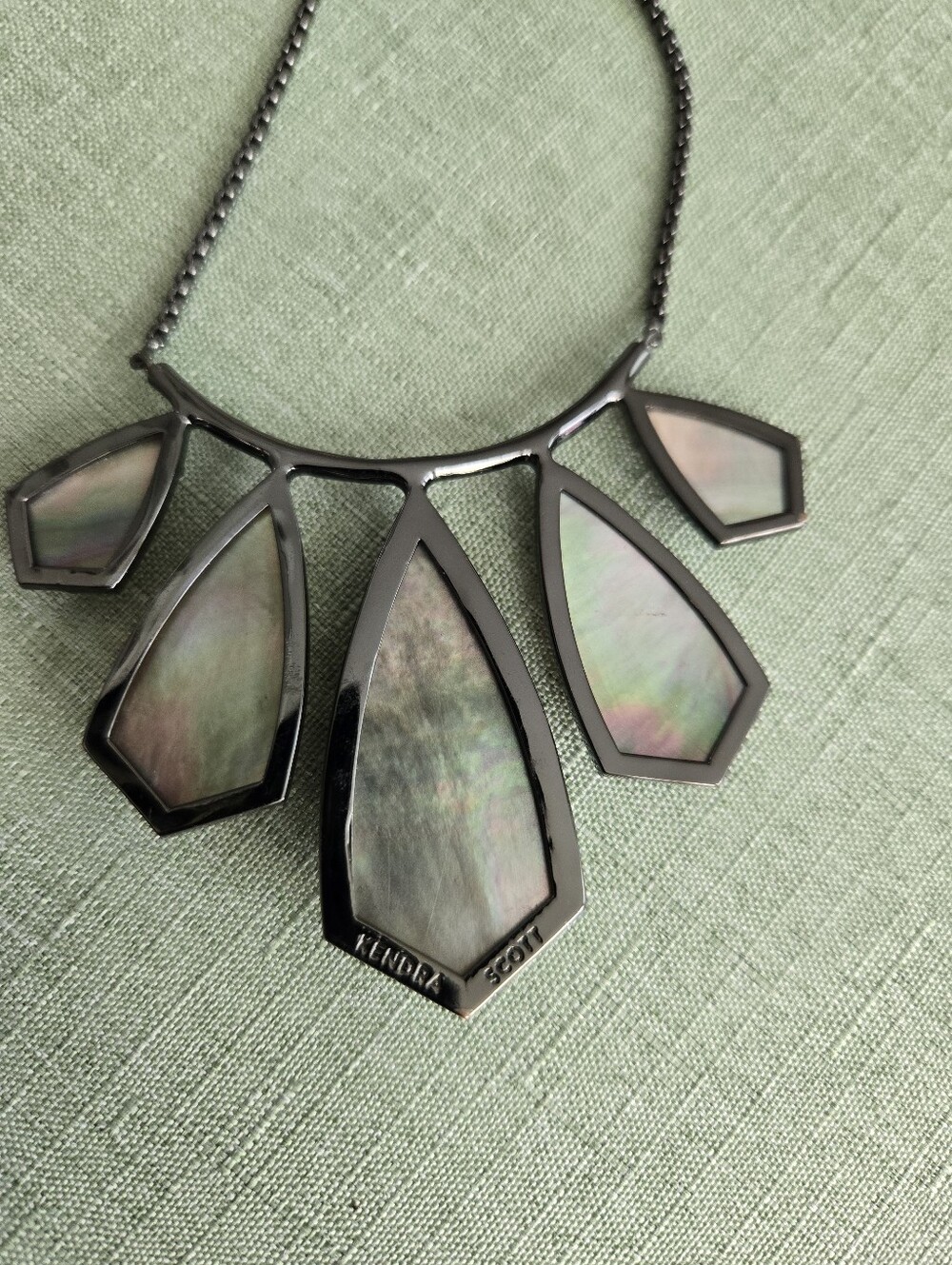 Kendra Scott retired Rhyan Necklace Gunmetal Black iridescent mother of pearl - Picture 2 of 5